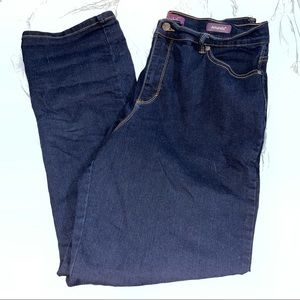 🌸3/$30 • Gloria Vanderbilt Straight Leg Amanda Jeans